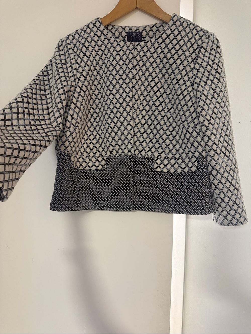 Women's Cream & Black Patterned Cropped Jacket